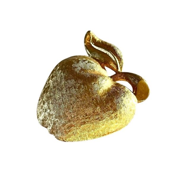 Vintage Coro Brushed Gold Apple Brooch - Picture 3 of 4